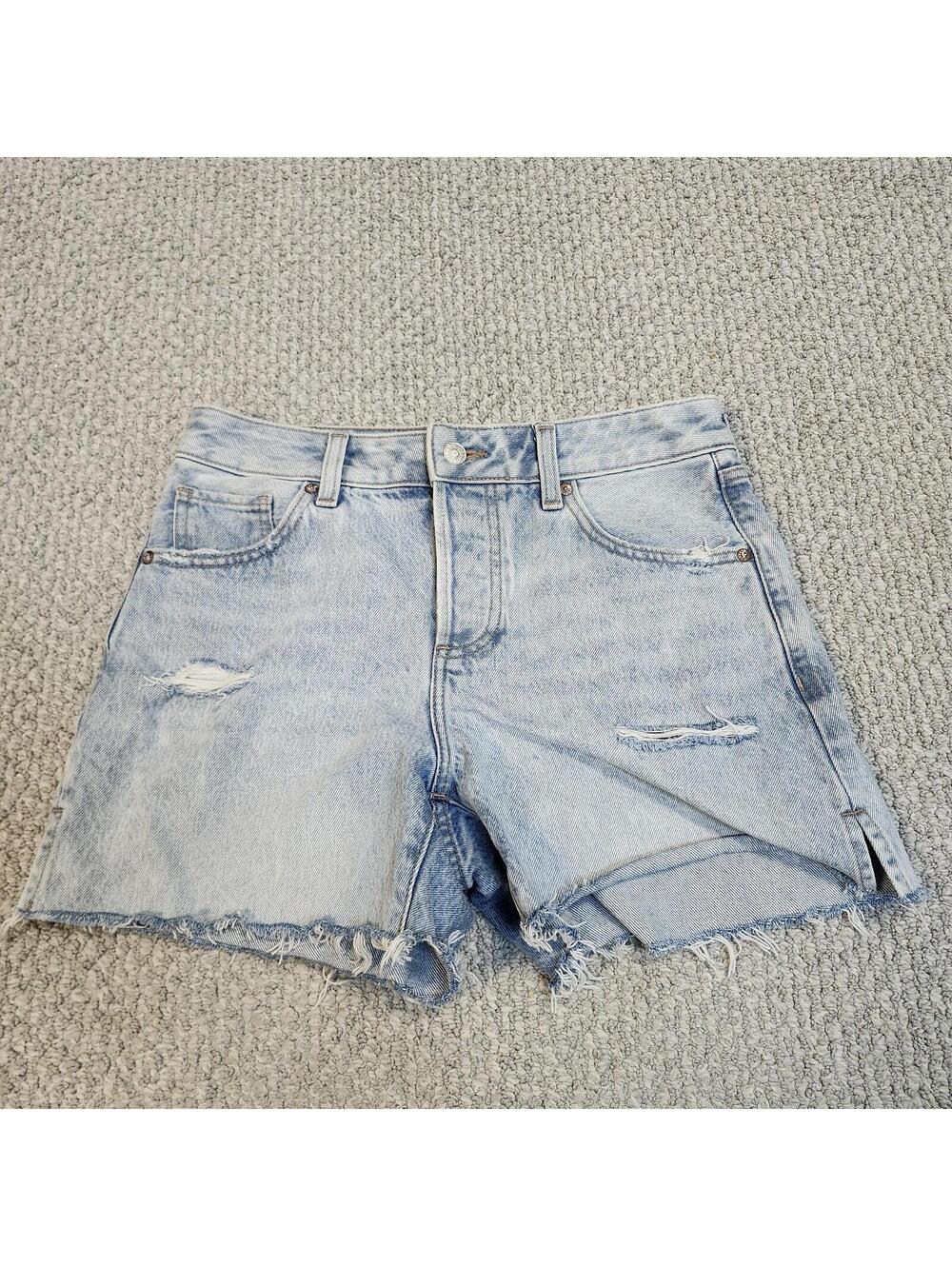 Express Boyfriend Midi Denim Shorts Mid Rise Light Wash Distressed Size 2